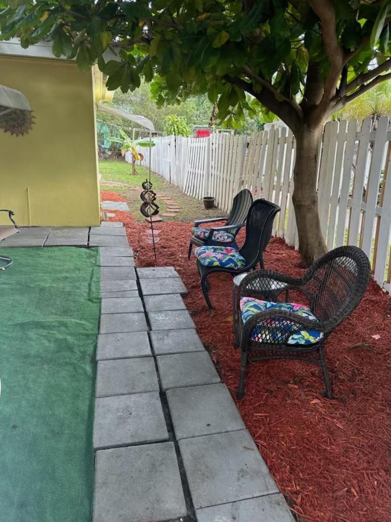 3 Bedroom House Fenced Backyard Private Patio Areas Grill Firepit Plenty Parking! Quick Access 10 Min To Beach Airport Delray West Palm Lake Worth Beach Εξωτερικό φωτογραφία