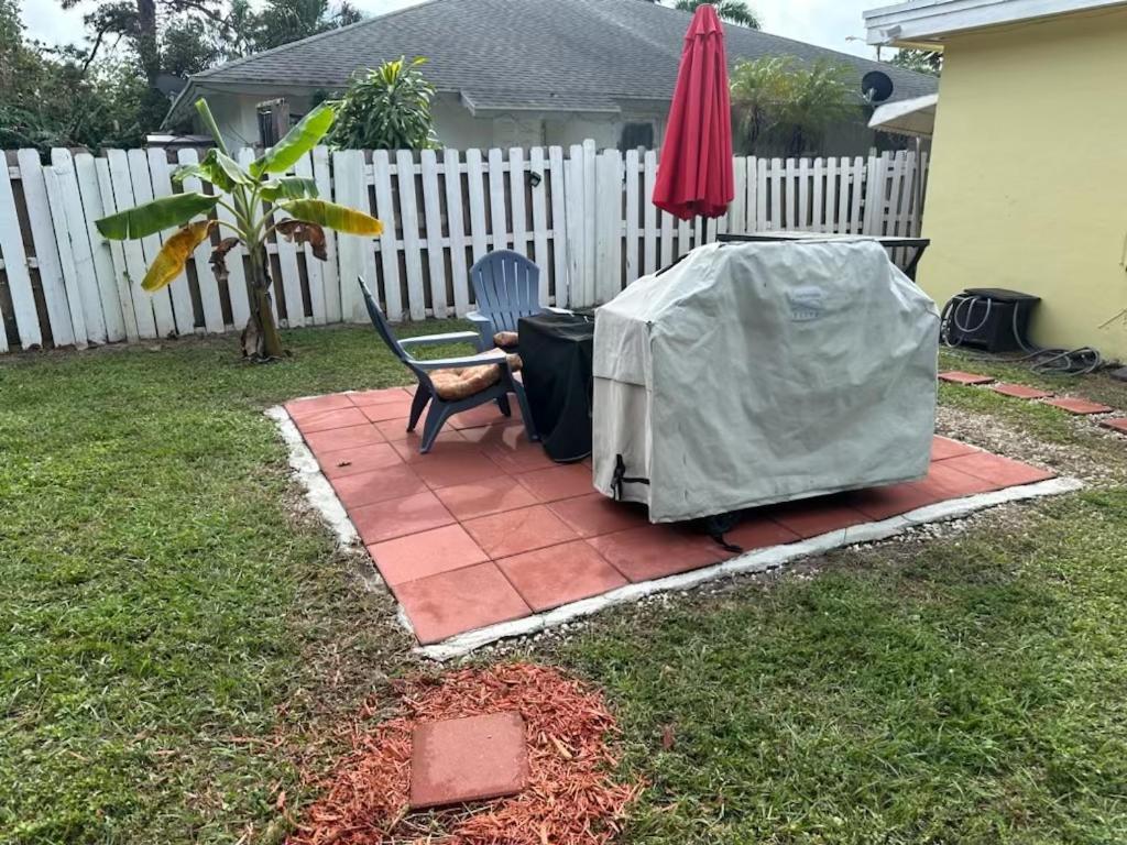 3 Bedroom House Fenced Backyard Private Patio Areas Grill Firepit Plenty Parking! Quick Access 10 Min To Beach Airport Delray West Palm Lake Worth Beach Εξωτερικό φωτογραφία